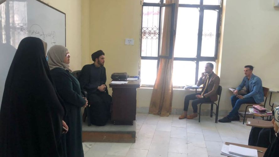 لجنة متابعة الزي في قسم الدراسات القرآنية تواصل اعمالها الارشادية للطلبة (1)