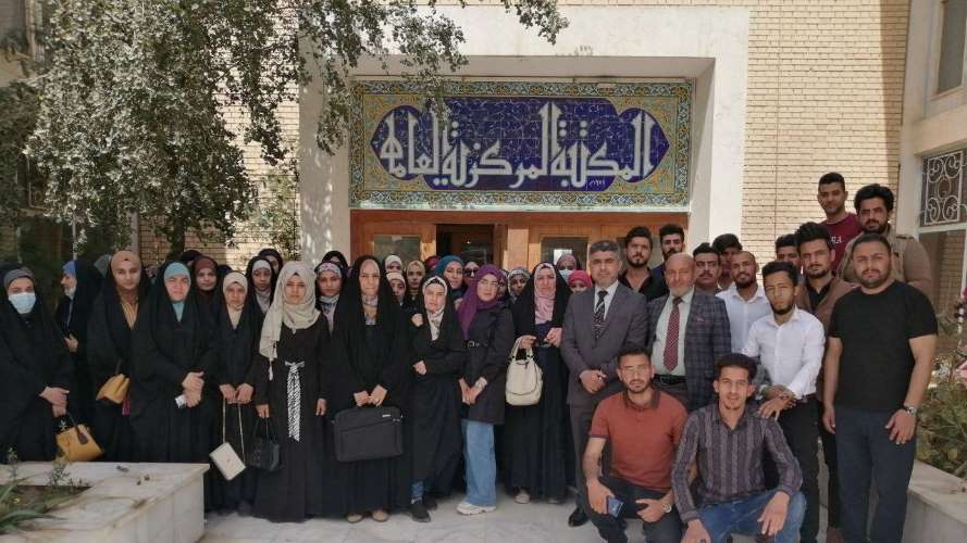 قسم الدراسات القرآنية في كلية العلوم الاسلامية ينظم زيارة علمية الى المكتبة المركزية في كربلاء