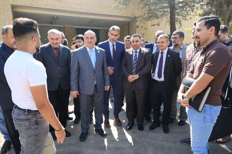 وفد التعليم وجامعاتها يجري جولة علمية في عدد من الجامعات الإيرانية ويلتقي الطلبة العراقيين الدارسين في تخصص الهندسة