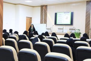 تدريسية من كلية العلوم الاسلامية تقدم ورشة علمية عن مهارات كتابة البحوث العلمية