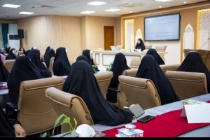 تدريسية من كلية العلوم الاسلامية تشارك  بالملتقى التربوي الثقافي الاول  للاستاذات الجامعيات