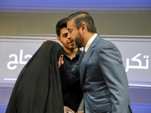 Read more about the article وزير التعليم يكرم أمهات الشهداء وسيدات التضحية العراقية