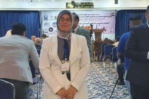 تدريسية من كلية العلوم الإسلامية تنال وسام الإبداع الدولي عن مؤلفها تاج الدين اليماني