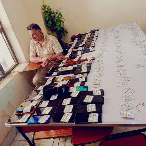 استمرار الجهود في كلية العلوم الإسلامية لضمان انسيابية الامتحانات وتنظيم استلام الهواتف وفق التعليمات الوزارية