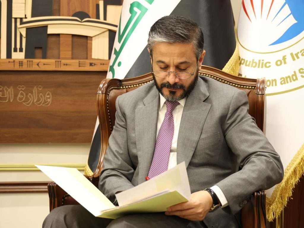 وزير التعليم يوافق على السماح بإعادة تسجيل الطلبة غير المسجلين أو الذين لم يستكملوا إجراءات التسجيل للسنة الدراسية 2025/2024