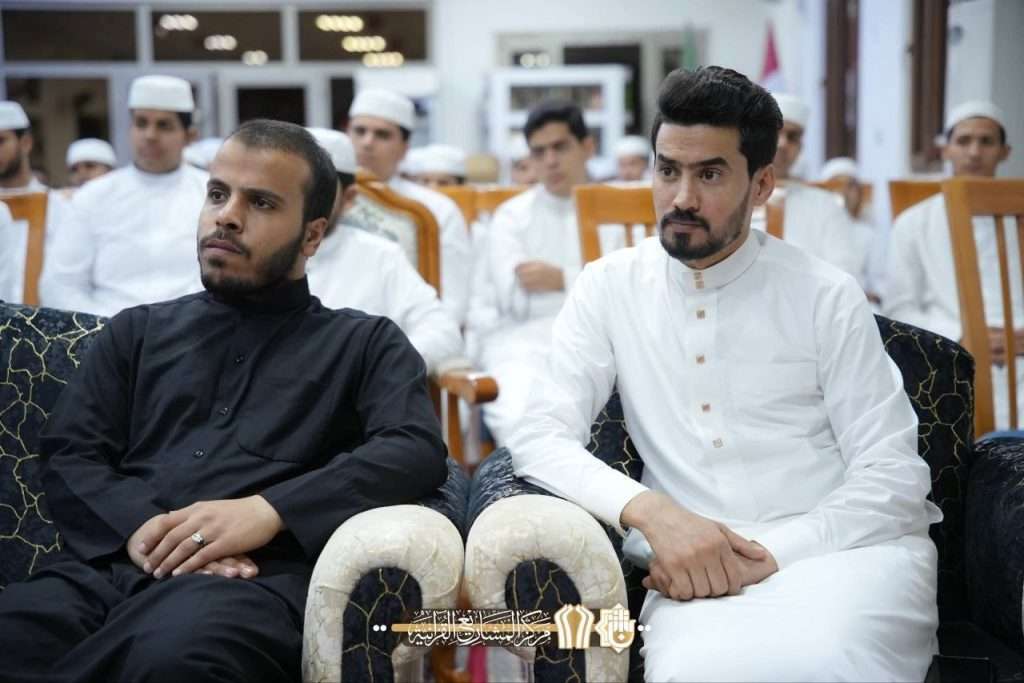 طالب من كلية العلوم الإسلامية يشارك في المحاضرة التدبّرية لمشروع أمير القراء