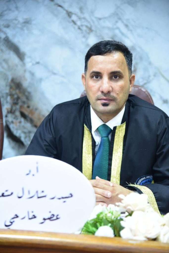 مشاركة تدريسي من كلية العلوم الإسلامية في مناقشة رسالة ماجستير بجامعة بغداد. شارك الأستاذ الدكتور حيدر شلال متعب، التدريسي في كلية العلوم الإسلامية بجامعة كربلاء، في مناقشة رسالة ماجستير بكلية الإعلام – جامعة بغداد، والتي جاءت بعنوان: “محتوى المقاطع المرئية ‘الترند’ في برامج القنوات الفضائية العراقية: برنامجا ‘متداول’ و’UT Trending’ أنموذجاً”، وقد تقدّمت بها الباحثة أسماء شعلان هديه. وتأتي هذه المشاركة العلمية في إطار التعاون الأكاديمي بين الجامعات العراقية، ودعماً لتبادل الخبرات والمعارف بين الأقسام والتخصصات، لا سيما في المجالات البحثية متعددة التخصصات التي تجمع بين الإعلام والدراسات الاجتماعية والثقافية. ويُعدّ هذا النشاط العلمي إضافة مهمة لسجل كلية العلوم الإسلامية في دعم الحركة البحثية والمشاركة الفاعلة في الفعاليات العلمية على مستوى الجامعات العراقية، بما يعزز من مكانة الكلية ويسهم في تحقيق أهدافها الأكاديمية.