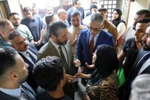 Read more about the article متابعة ميدانية في دائرة البعثات .. وزير التعليم يوجّه بتسريع إنجاز معاملات كود الخدمة الاتحادي للخريجين