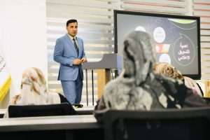 تدريسي من كلية العلوم الإسلامية يشارك في ورشة عمل عن مهارات التسويق الإعلامي في العصر الرقمي بجامعة الزهراء (عليها السلام) للبنات