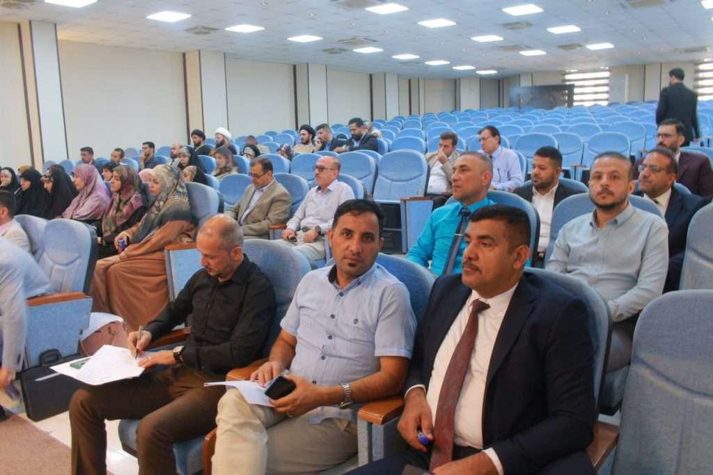 اجتماع عميد كلية العلوم الإسلامية في جامعة كربلاء و معاونيه ورؤساء الأقسام العلمية مع الكادر التدريسي لمناقشة تطوير الأداء الأكاديمي