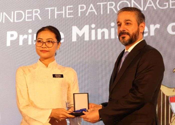 وزير التعليم يكرم مشاريع التخرج الدولية والفائزين بجائزة التميز في مهرجان العمارة العربي