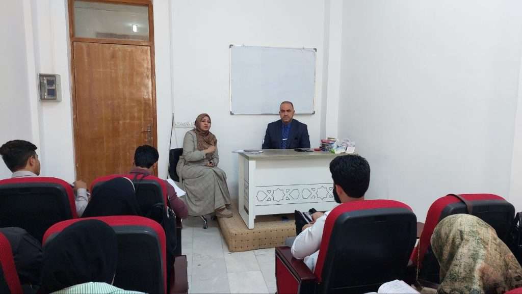 استئناف الحلقات النقاشية في قسم اللغة العربية بكلية العلوم الإسلامية لمناقشة المناهج وتحليل النصوص.