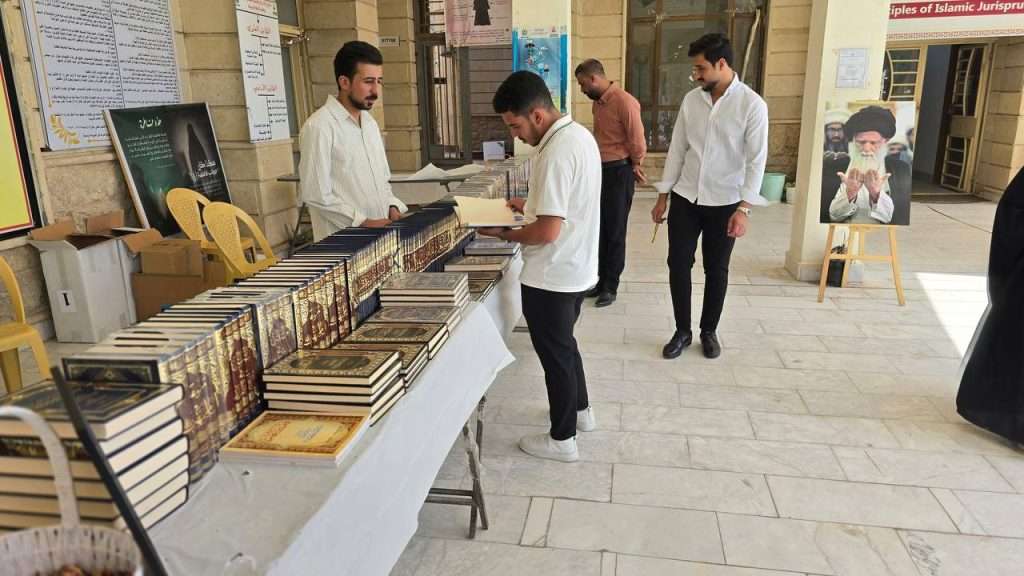 استمرار أعمال لجنة الاعتمادية في قسم اللغة العربية لمتابعة المحور الثالث الخاص بالمناهج.