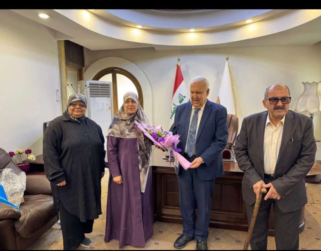 وفد من كلية العلوم الإسلامية بجامعة كربلاء يزور المجمع العلمي العراقي في بغداد ويهدي مؤلفات علمية