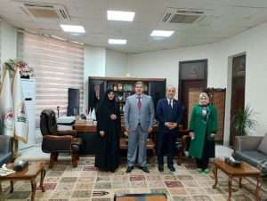 Read more about the article كلية العلوم الإسلامية تقدم نتاجات طالباتها المتميزات لرئيس جامعة كربلاء