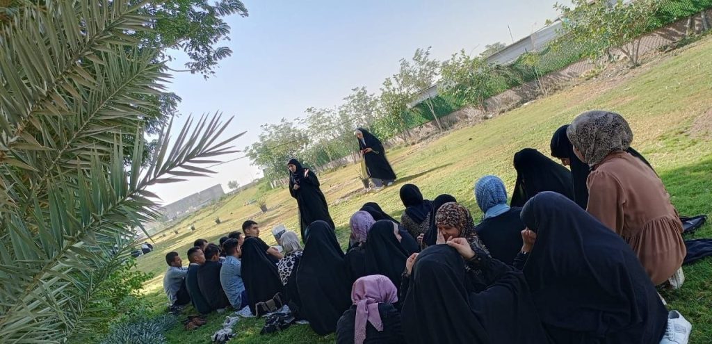 كلية العلوم الإسلامية تنظم محاضرة علمية في حدائق الجامعة ضمن مبادرة “التعليم في بيئة جامعية خضراء”