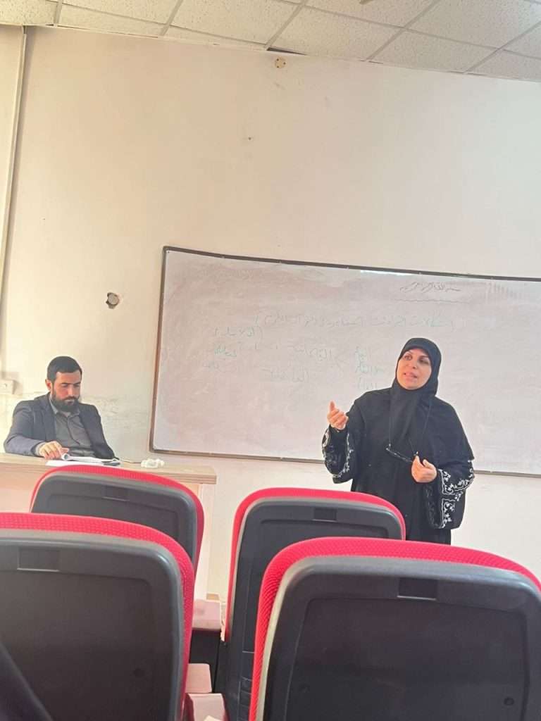 طالب دكتوراه يقدّم سمنارا علميا عن إشكالات القراءات المعاصرة للنصّ القرآني في كلية العلوم الإسلامية