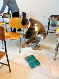 Read more about the article وحدة شؤون المرأة في كلية العلوم الإسلامية تنظّم حملة لتصليح كراسي جلوس الطلبة بالتعاون مع طلبة قسم الفقه وأصوله