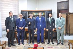 الفريق القرآني الحاصل على المركز الثالث والتابع لكلية العلوم الإسلامية يحظى بالتقدير من قبل رئيس الجامعة