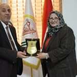 عميد كلية العلوم الإسلامية يكرّم الأستاذة الدكتورة نداء حسين فهمي بمناسبة إحالتها على التقاعد