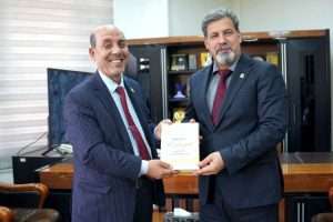 Read more about the article كلية العلوم الإسلامية تُهدي رئيس الجامعة النسخة الأولى من كتاب السيد الشهيد ح ن (رحمه الله) … قراءة في العطاء والشهادة