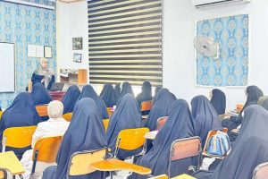 كلية العلوم الإسلامية تقيم دورة تدريبية عن التعليم الأخضر المستدام