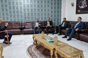 عميد كلية العلوم الإسلامية يستقبل لجنة الاعتماد المؤسسي ويكرّمها تقديراً لجهودها